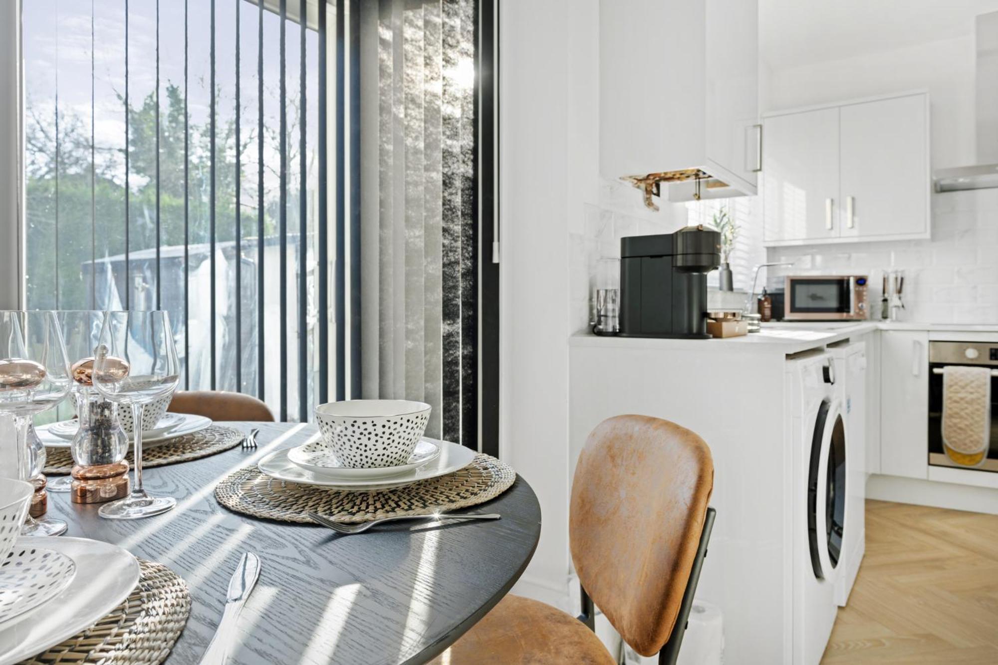 Windsor House By Andrew Hart Property Стурбридж Екстериор снимка